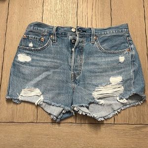 Levi high waisted shorts size 29